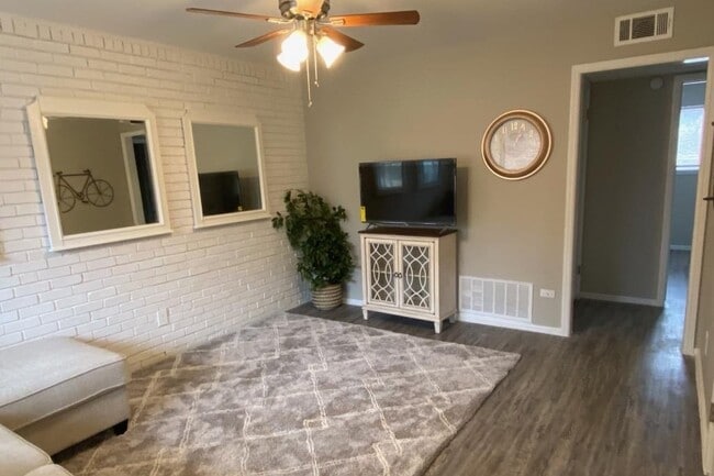 Family Room - Fairway Tulsa Apartments