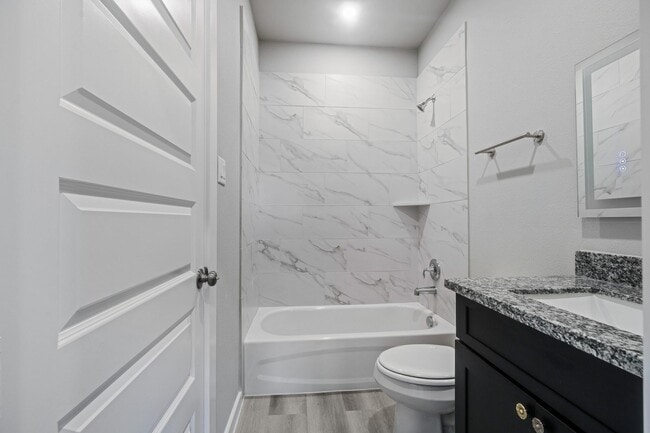 Photo - 8153 Tate St