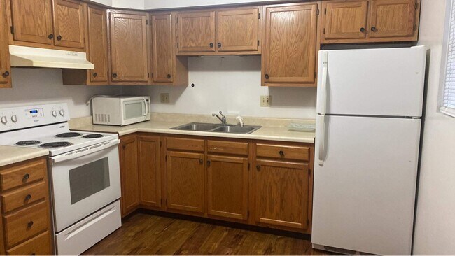 Kitchen - 726 Beechurst Ave Unit Beechurst Apartments #3