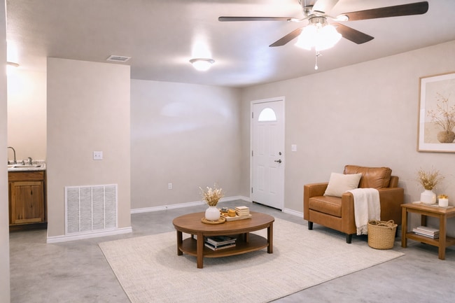 Photo - 105 Oak Trail St