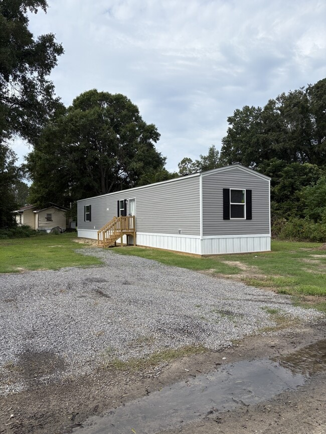 Building Photo - 932 Salters St