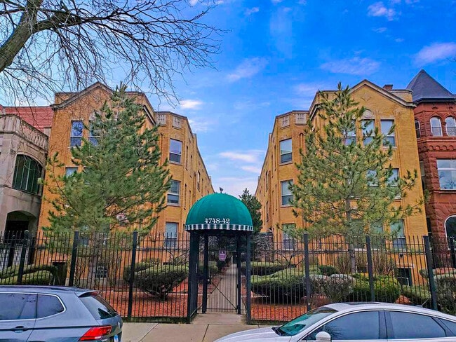 Building Photo - 4748 S Drexel Blvd Unit 1W