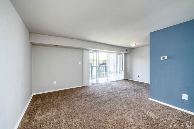 1BR, 1BA – 642SF - Living Room