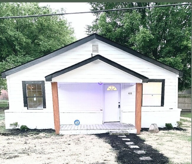 Photo - 408 Bowen Ave