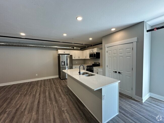Building Photo - 780 Columbia Ave Unit colombia  120 Rental