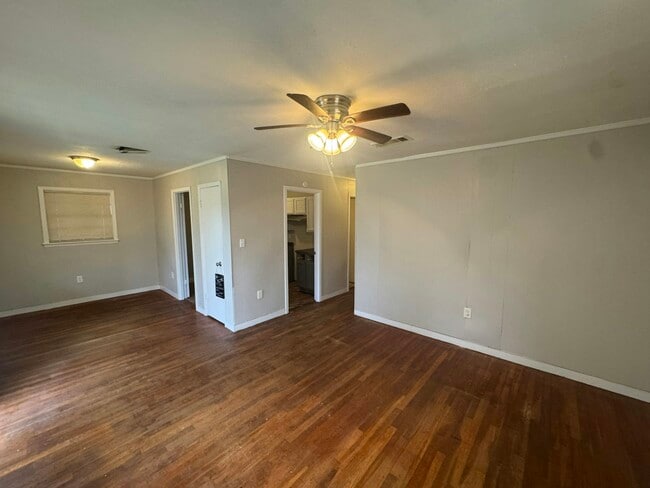 Photo - 2859 Kingsroad Ave