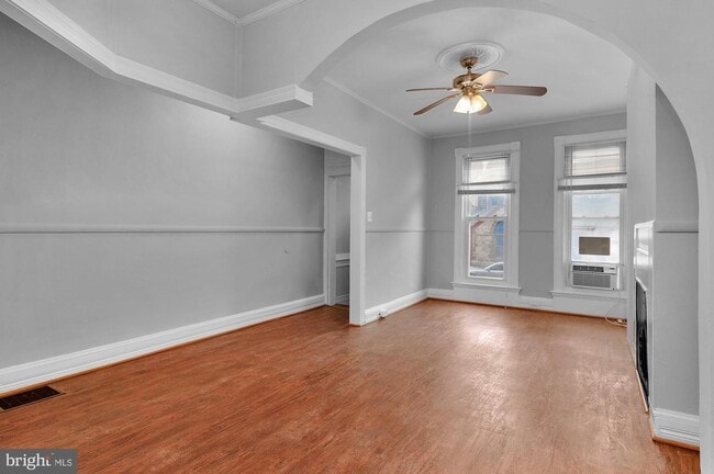 Photo - 756 Dolphin St