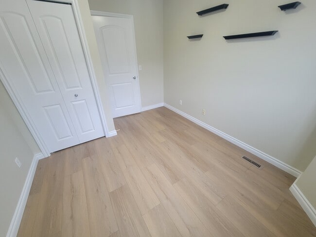 Photo - 171 Brintnell Blvd NW