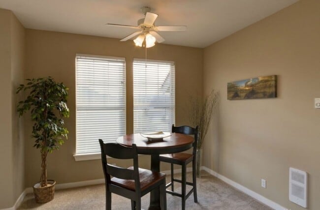 Photo - Sunny & Bright Upper Unit in Snoqualmie Ridge