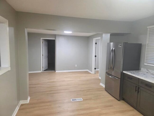 Photo - 989 W 1080 N