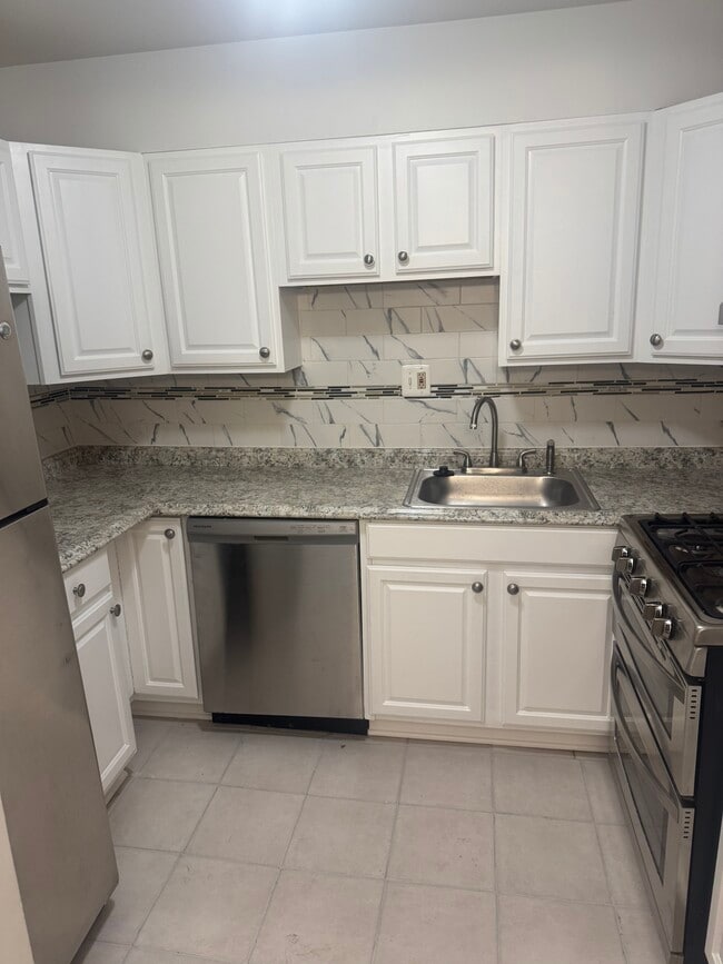 Building Photo - 3807 Swann Rd Unit 101