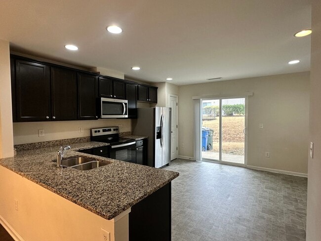 Photo - Spacious 3 Bed, 3.5 Bath Townhome in Desirable & Convenient Highland Creek Community!