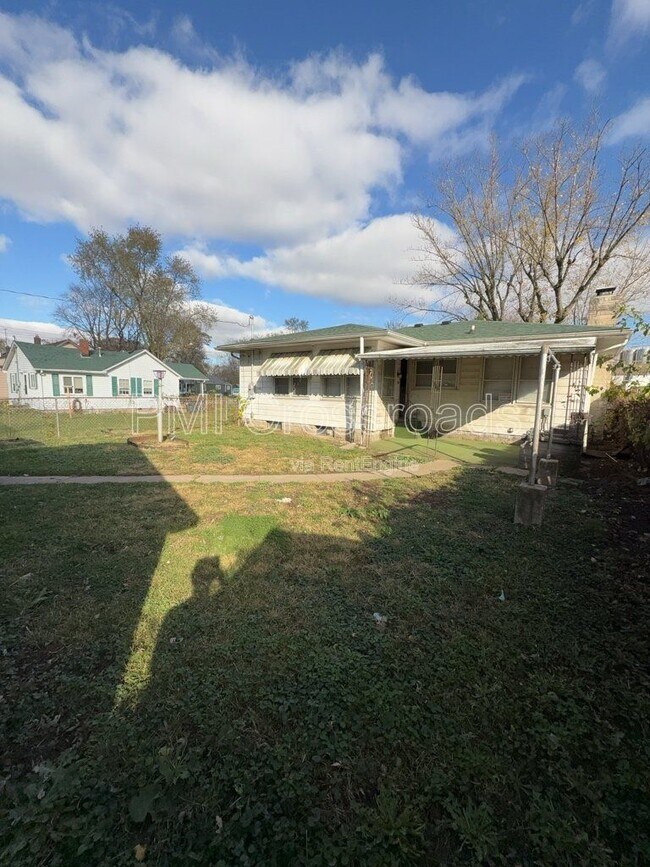Photo - 2613 Louise St
