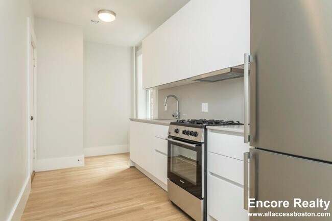 Building Photo - 286 Chestnut Hill Ave Unit 10