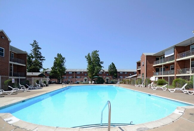 Colonial Point Apartments