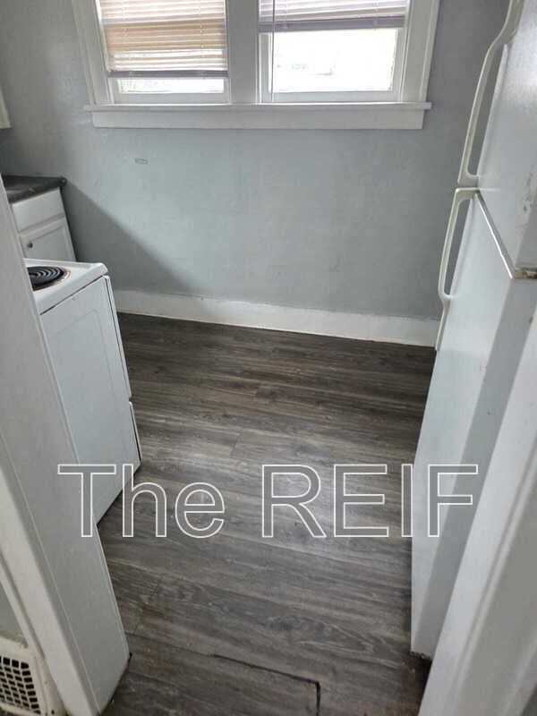 Photo - 1023 Barrie Ave