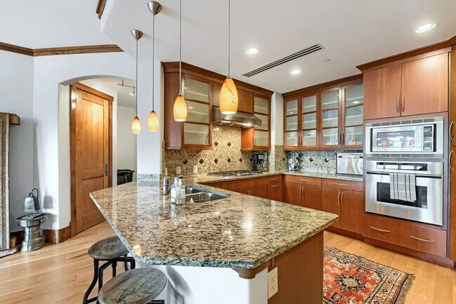 Photo - 1301 Canyon Blvd