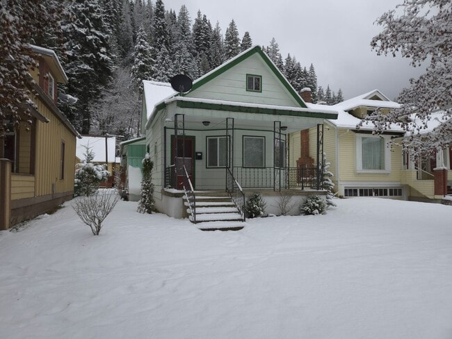 Building Photo - Nice house with a huge garage