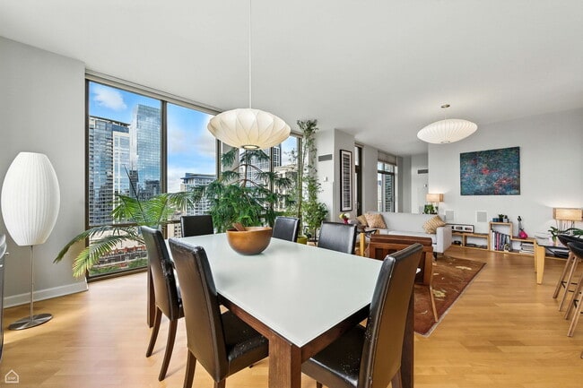 Photo - 1335 S Prairie Ave Unit 1706