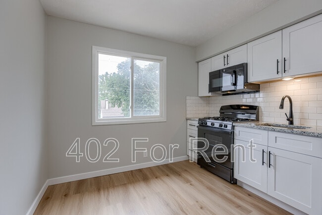 Photo - 4715 Davenport St
