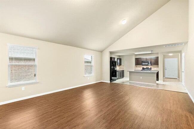 Photo - 609 Topaz Ln