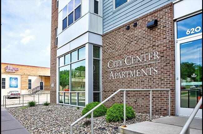 Photo - 620 N Main Ave