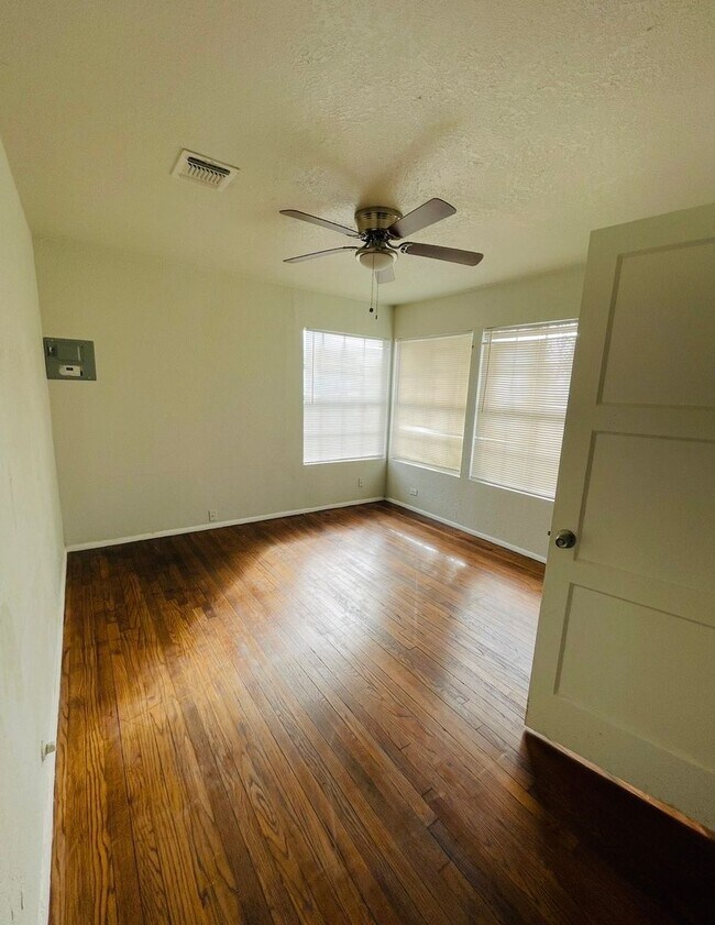 Photo - Cincinnati Ave Unit 2455 Cincinnati Ave