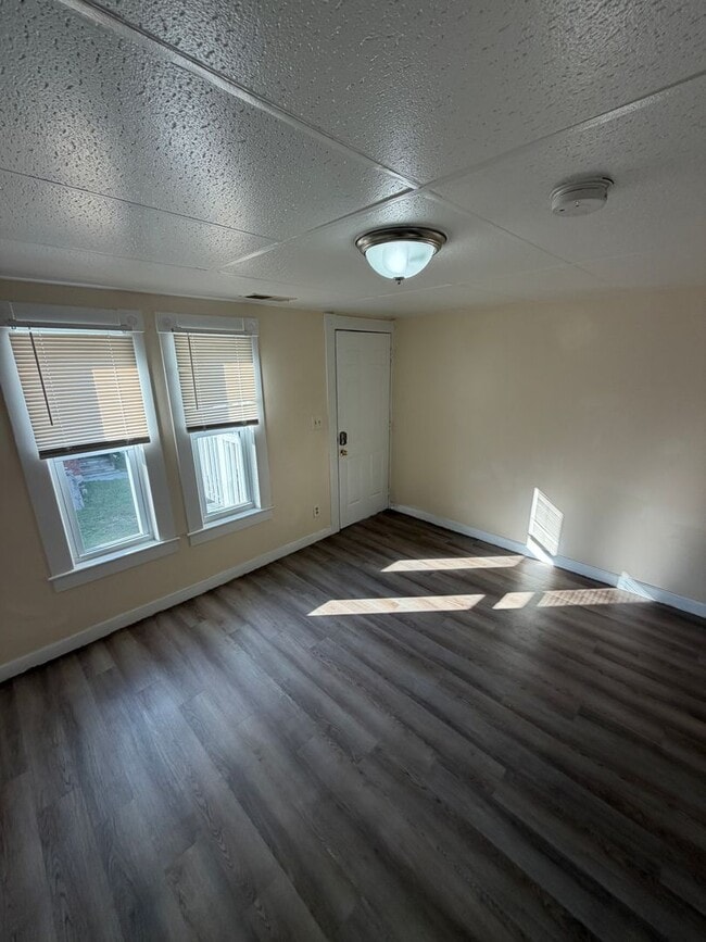 Photo - 12 Varney St Unit 12-2 RIGHT