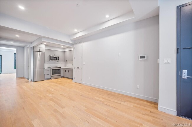 Photo - 30-61 38th St