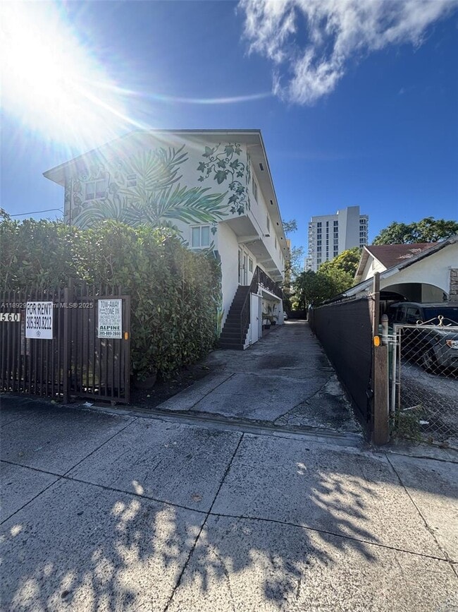 Photo - 560 NW 1st St Unidad 6