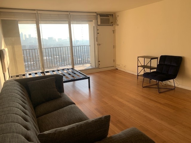 Photo - 1960 N Lincoln Park W Unidad 2105