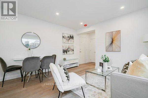 Photo - 2707 Yonge St Unité 105