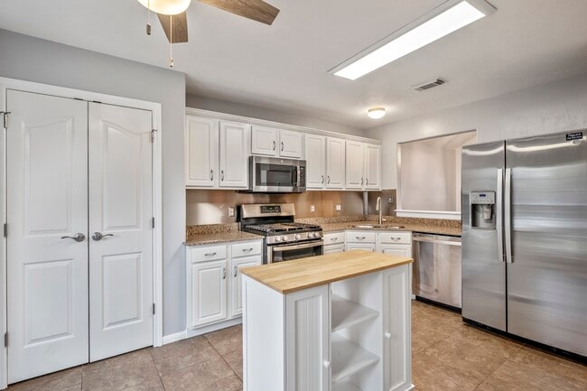 Building Photo - 2923 Goldspring Ln
