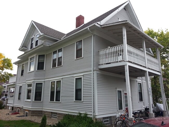 Photo - 627 Ontario St SE Unit Lower