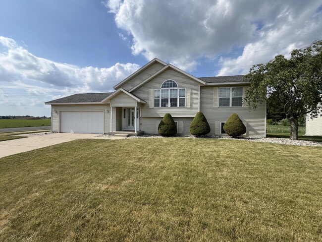 Spacious 4-Bedroom, 3-Bathroom House in Ca... - Spacious 4-Bedroom, 3-Bathroom House in Ca...