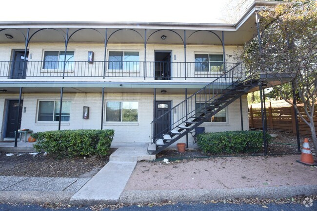 Building Photo - Second floor unit with partial downtown Au... Rental