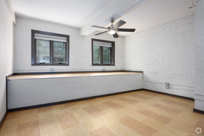 1BR, 1BA - 750SF - Living Room