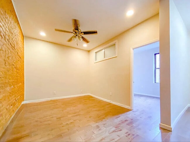 Photo - 240 Crown St Unidad 2T