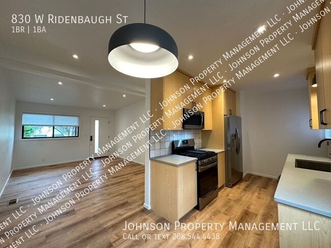 Photo - 830 W Ridenbaugh St