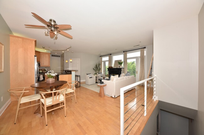 Photo - 1515 N Van Buren St