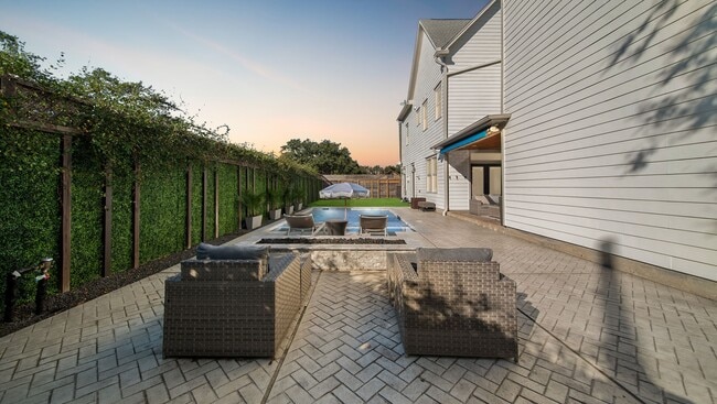 Photo - 117 W 13th St House