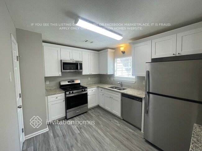 Photo - 1415 Oak Knoll Dr NE