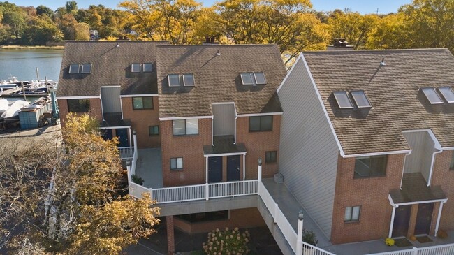 Building Photo - 7 River Rd Unit 306