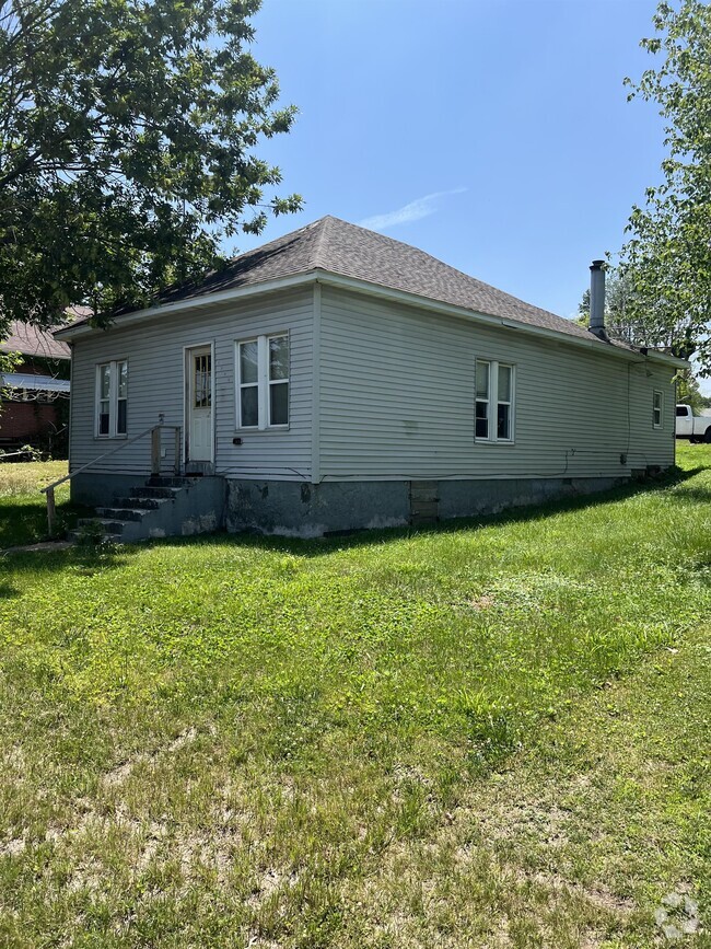 Building Photo - 1506 E Main St Rental