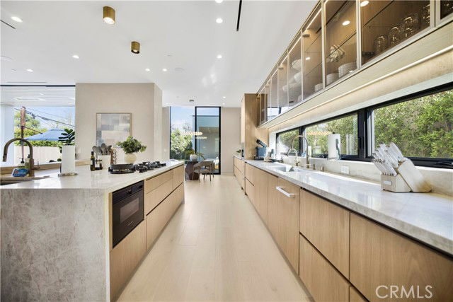 Photo - 5170 Amestoy Ave