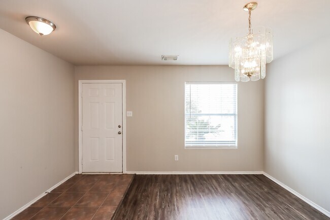 Photo - 602 Regal Hollow Ln