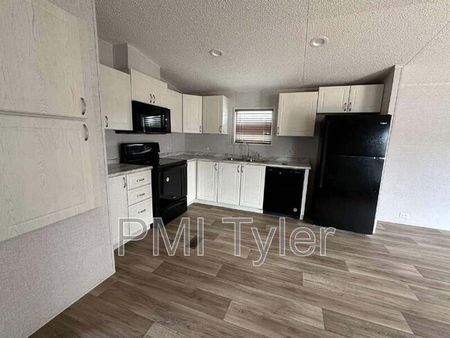 Photo - 127 Sugar Maple Ln