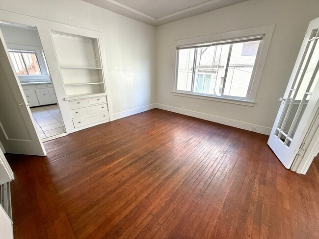 Building Photo - 3114 MLK 1BD 1Bath Unit