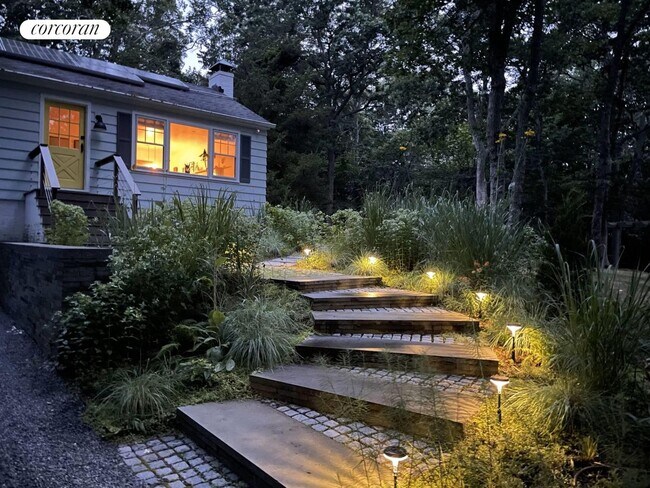 Photo - 42 W Neck Rd