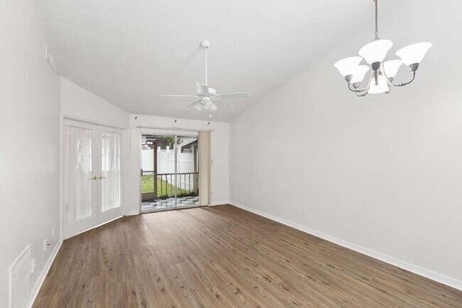 294 Ixora Dr